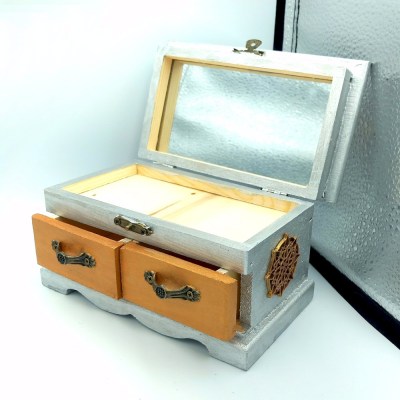 Wooden jewelry box