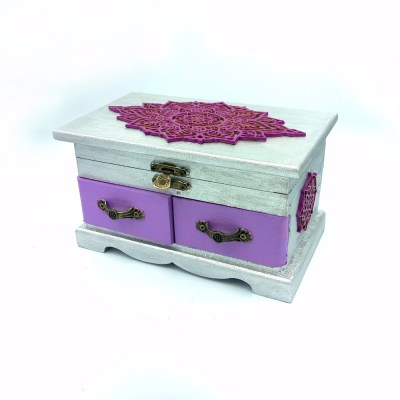 Wooden jewelry box